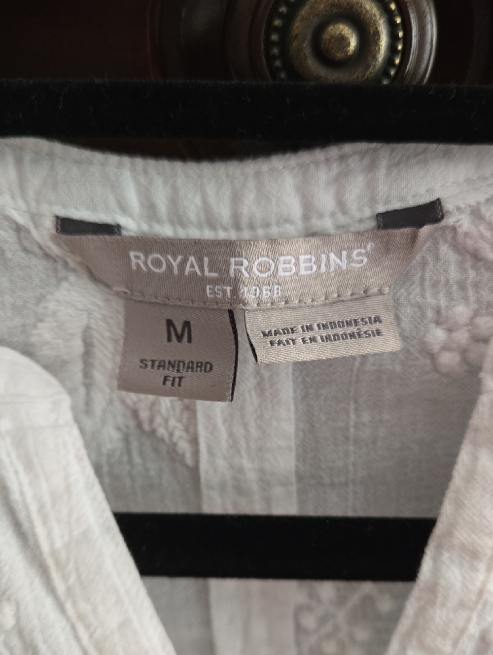 Like New - Royal Robbins Embroidered Blouse White Size Medium. Beautiful! - Picture 3 of 10